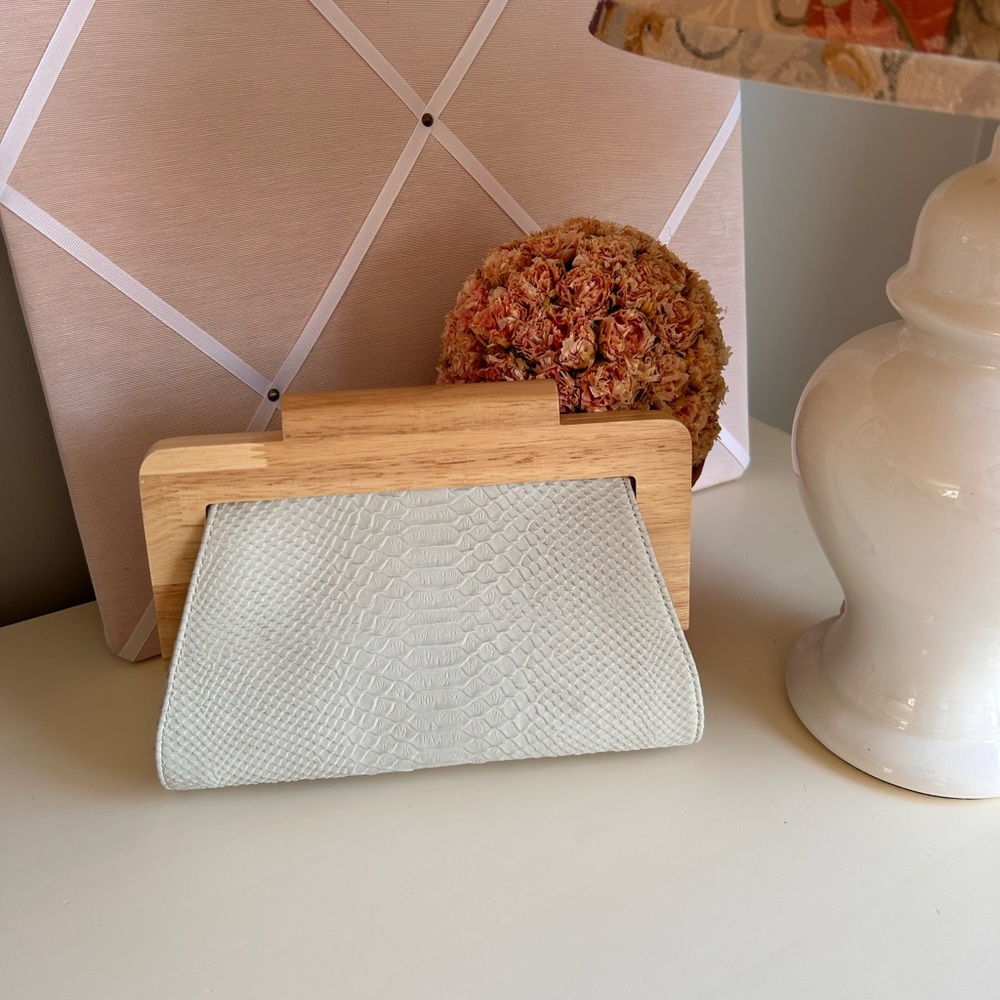 J McLaughlin Embossed Leather Clutch with Wood Trim 🤍 NWT ~ Gorgeous!